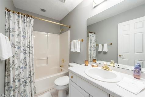 2137 Waters Edge Drive Westlake OH 44145