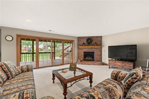 2137 Waters Edge Drive Westlake OH 44145