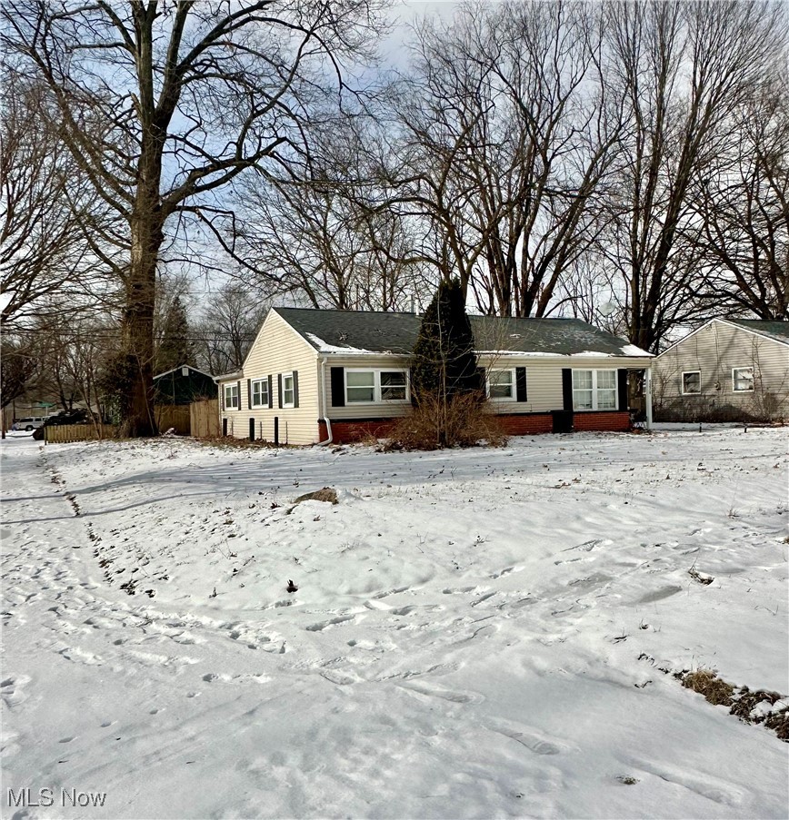 1376 Seward Avenue Akron OH 44320
