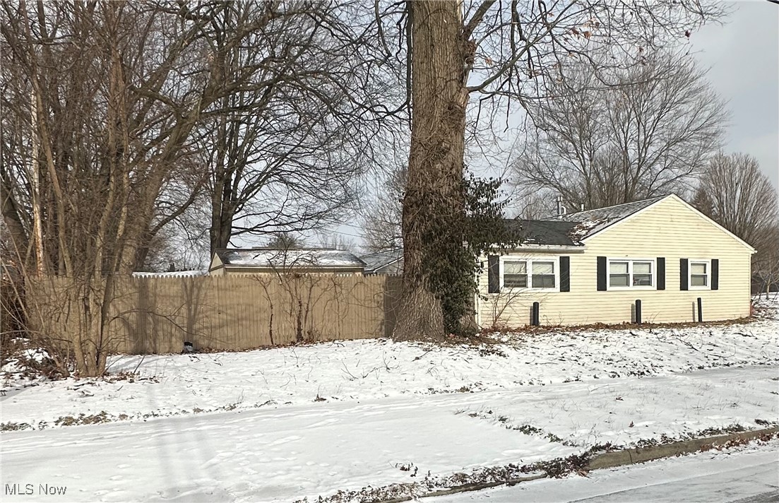 1376 Seward Avenue Akron OH 44320