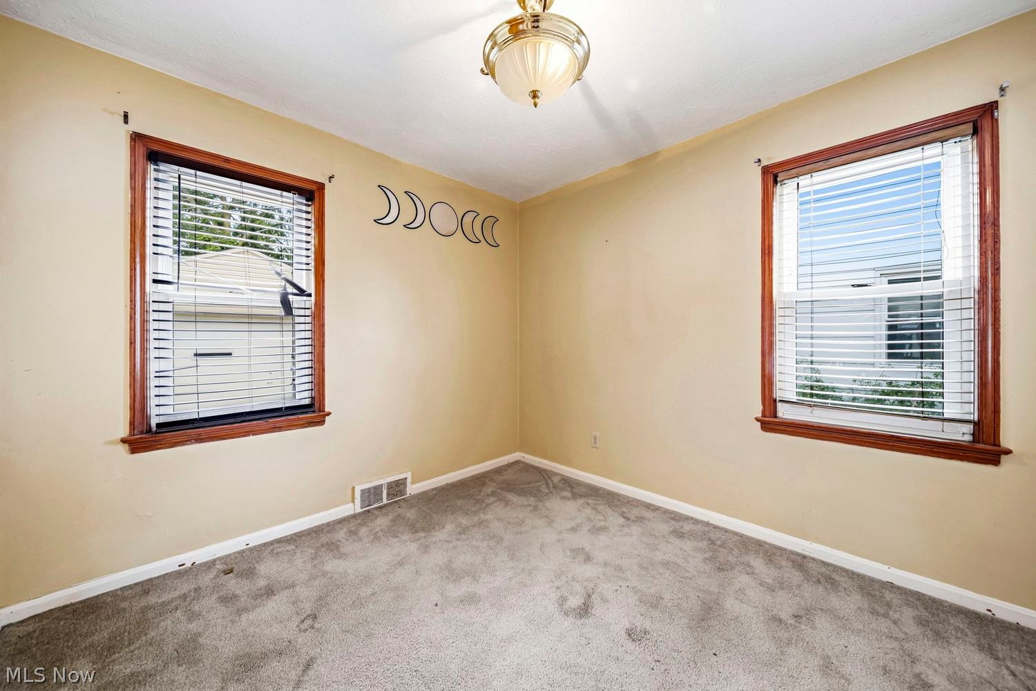 282 E 330th Street Willowick OH 44095
