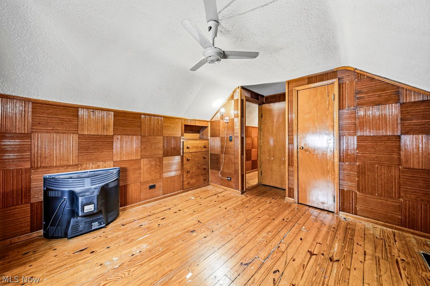 282 E 330th Street Willowick OH 44095