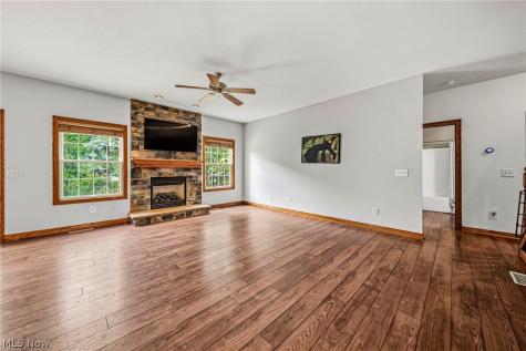 1587 Clipper Cove Painesville OH 44077