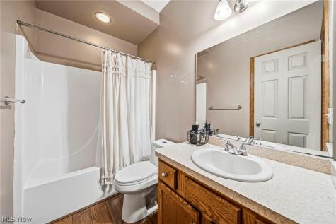 1587 Clipper Cove Painesville OH 44077