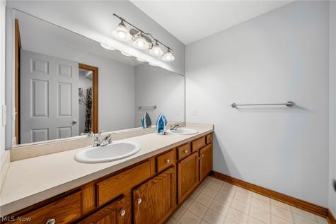 1587 Clipper Cove Painesville OH 44077