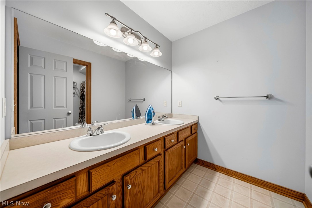 1587 Clipper Cove Painesville OH 44077