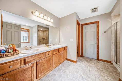 1587 Clipper Cove Painesville OH 44077