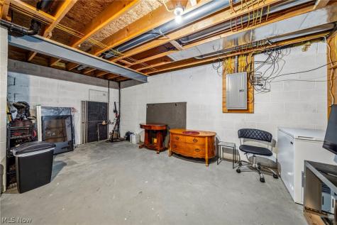 1587 Clipper Cove Painesville OH 44077