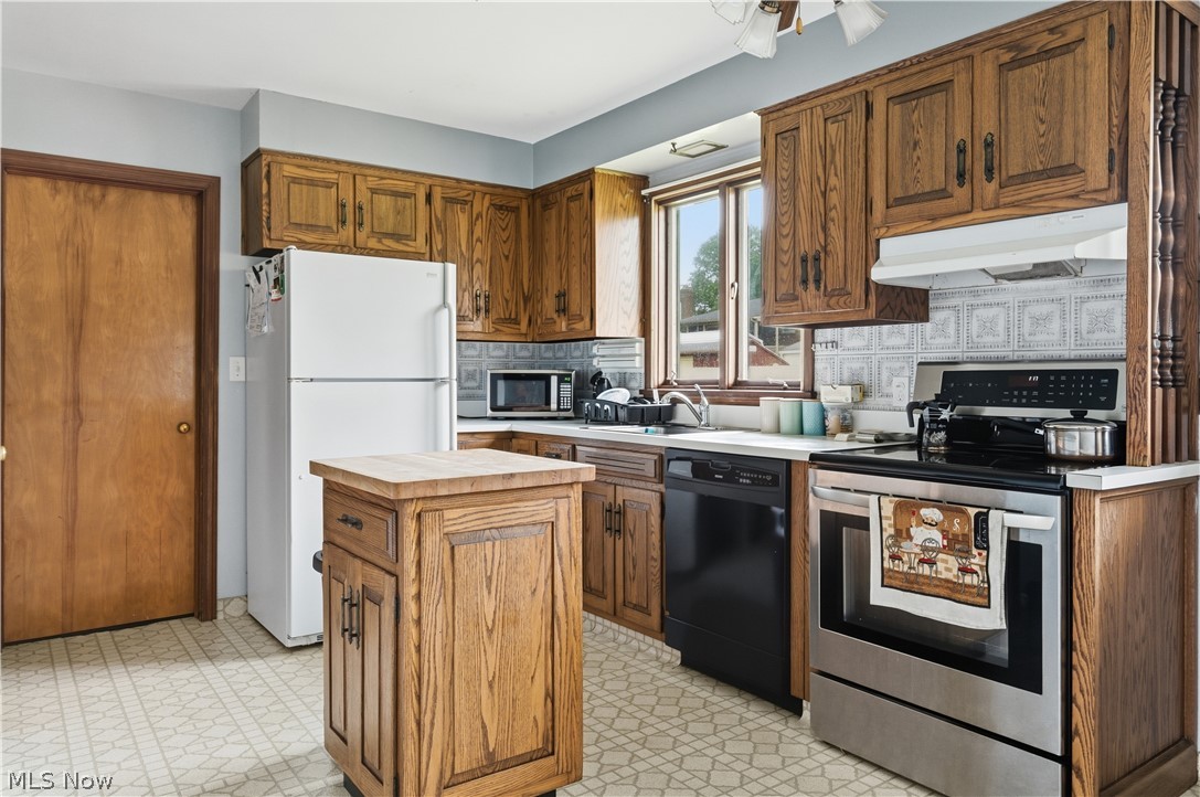 695 Moore Avenue Campbell OH 44405