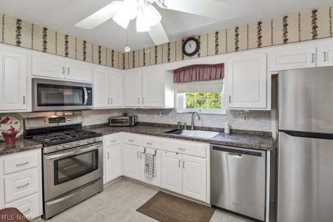 7120 Lakeview Drive Parma OH 44129