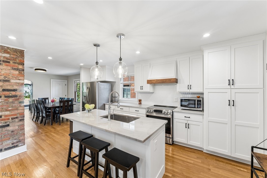 2041 Reveley Avenue Lakewood OH 44107
