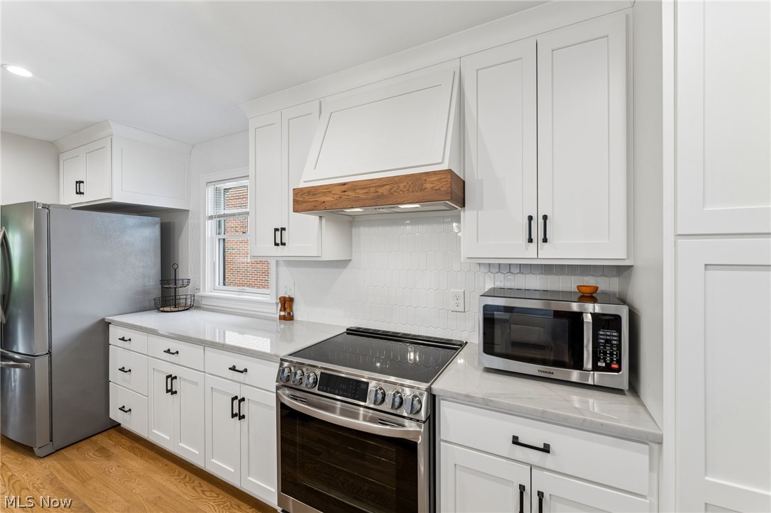 2041 Reveley Avenue Lakewood OH 44107