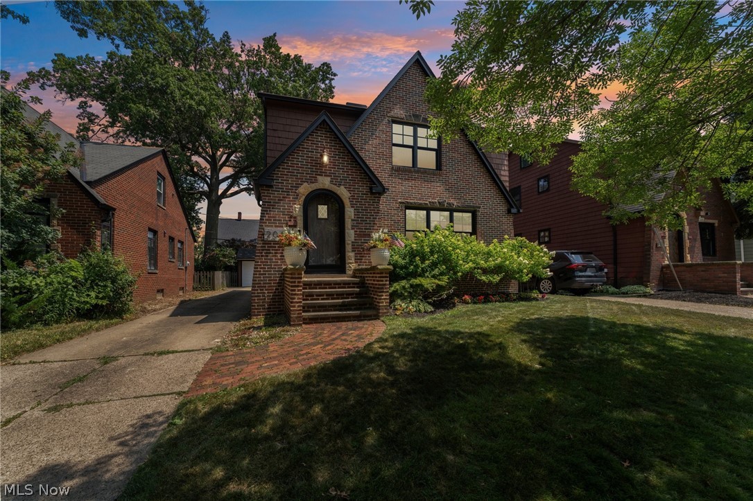 2041 Reveley Avenue Lakewood OH 44107