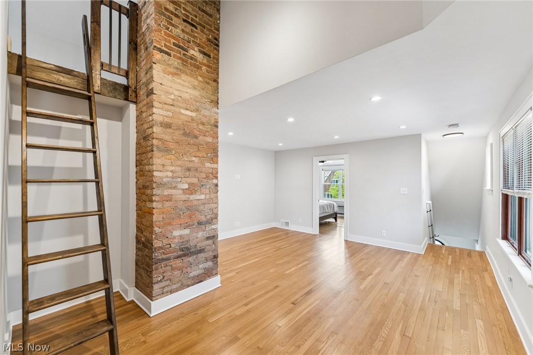 2041 Reveley Avenue Lakewood OH 44107