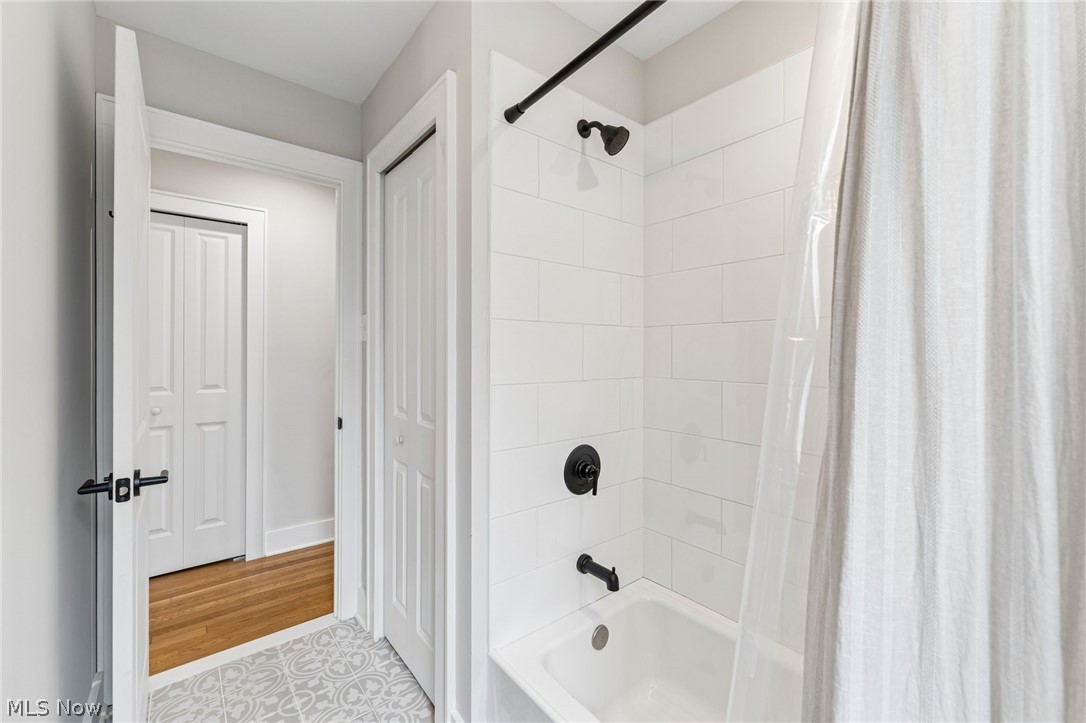 2041 Reveley Avenue Lakewood OH 44107