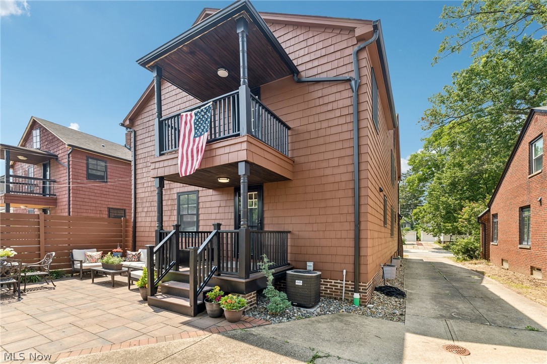 2041 Reveley Avenue Lakewood OH 44107