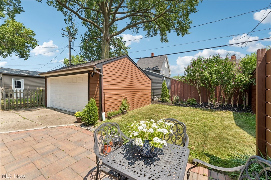 2041 Reveley Avenue Lakewood OH 44107
