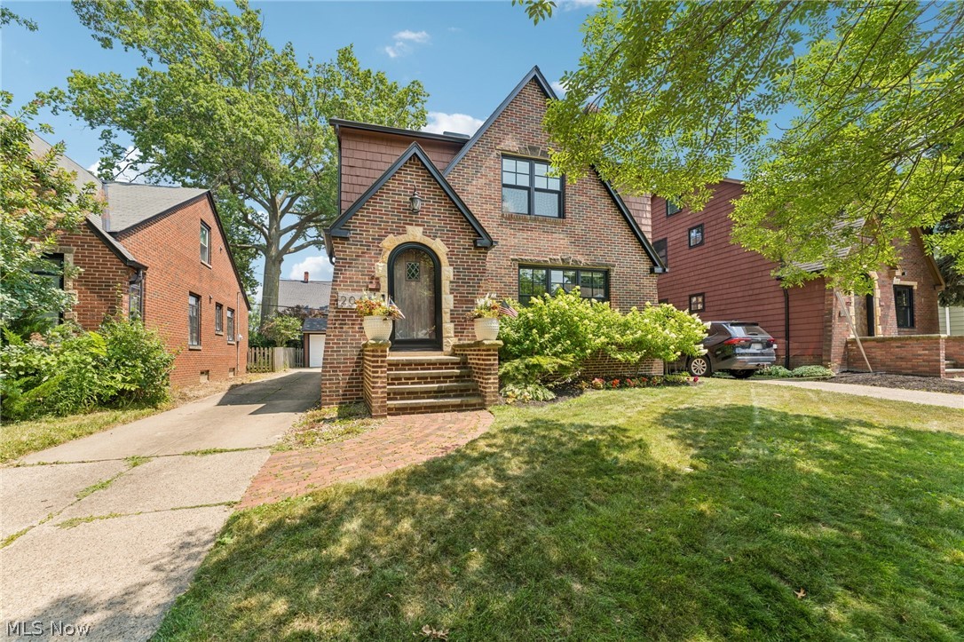 2041 Reveley Avenue Lakewood OH 44107