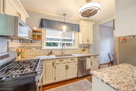 2529 Whitelaw Street Cuyahoga Falls OH 44221