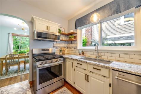 2529 Whitelaw Street Cuyahoga Falls OH 44221
