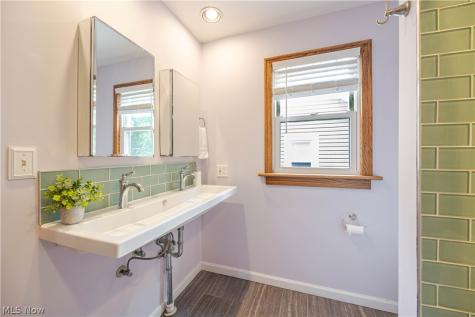 2529 Whitelaw Street Cuyahoga Falls OH 44221
