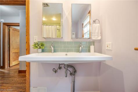 2529 Whitelaw Street Cuyahoga Falls OH 44221