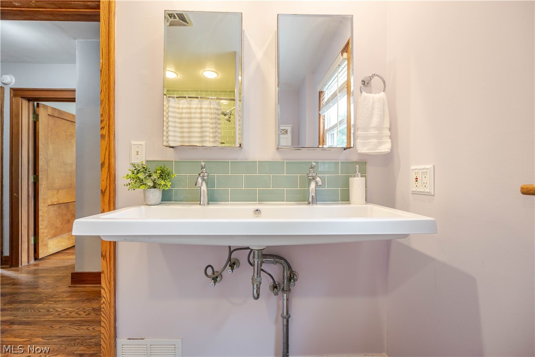 2529 Whitelaw Street Cuyahoga Falls OH 44221