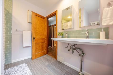 2529 Whitelaw Street Cuyahoga Falls OH 44221
