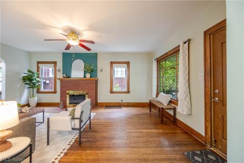 2529 Whitelaw Street Cuyahoga Falls OH 44221