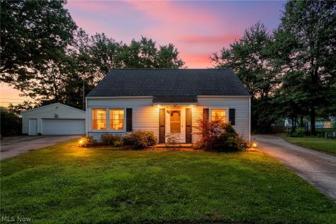 2139 Suncrest Circle Cuyahoga Falls OH 44221