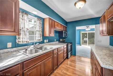 2139 Suncrest Circle Cuyahoga Falls OH 44221