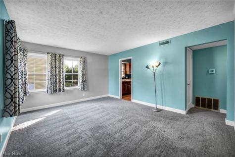 2139 Suncrest Circle Cuyahoga Falls OH 44221