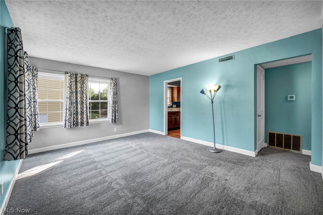 2139 Suncrest Circle Cuyahoga Falls OH 44221