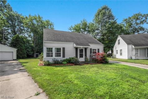 2139 Suncrest Circle Cuyahoga Falls OH 44221