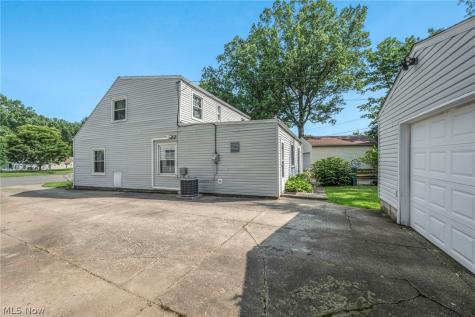 2139 Suncrest Circle Cuyahoga Falls OH 44221