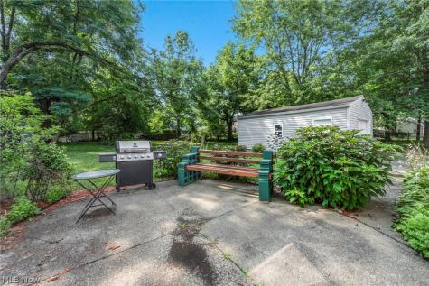 2139 Suncrest Circle Cuyahoga Falls OH 44221
