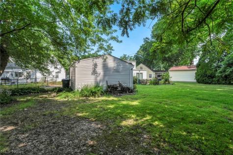 2139 Suncrest Circle Cuyahoga Falls OH 44221