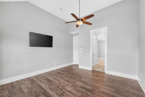4286 Saint Theresa Boulevard Avon OH 44011
