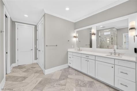 4286 Saint Theresa Boulevard Avon OH 44011