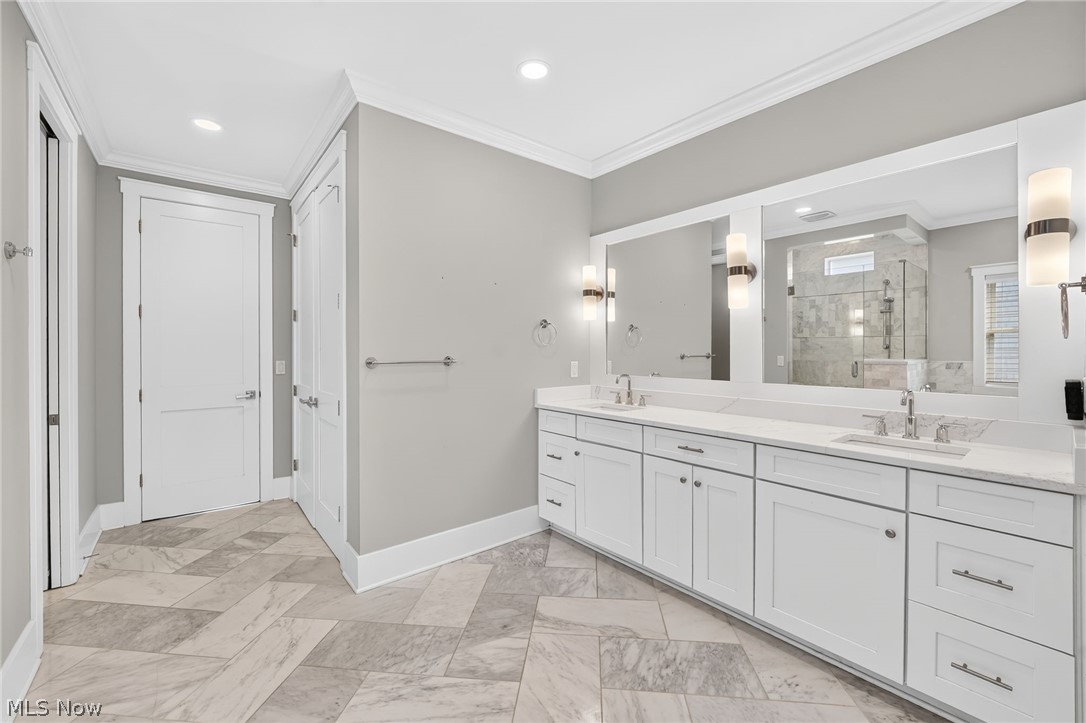 4286 Saint Theresa Boulevard Avon OH 44011
