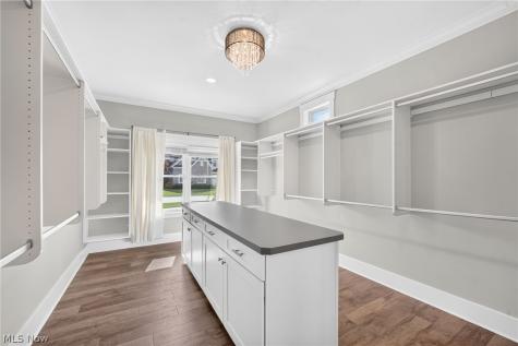 4286 Saint Theresa Boulevard Avon OH 44011