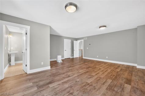 4286 Saint Theresa Boulevard Avon OH 44011