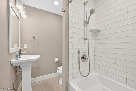 4286 Saint Theresa Boulevard Avon OH 44011