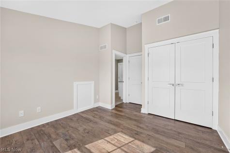 4286 Saint Theresa Boulevard Avon OH 44011
