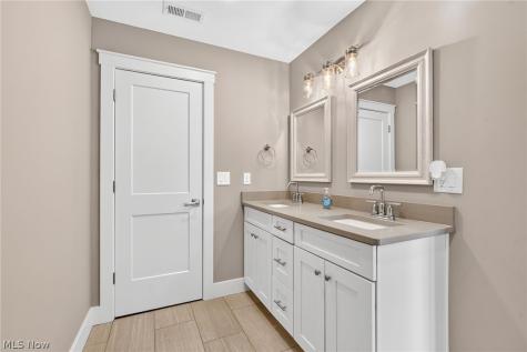 4286 Saint Theresa Boulevard Avon OH 44011