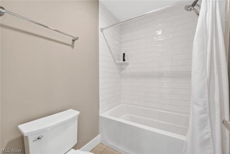 4286 Saint Theresa Boulevard Avon OH 44011