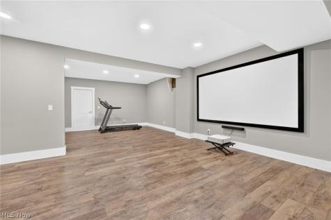 4286 Saint Theresa Boulevard Avon OH 44011
