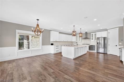 4286 Saint Theresa Boulevard Avon OH 44011
