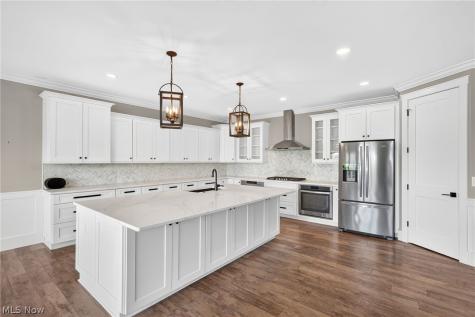 4286 Saint Theresa Boulevard Avon OH 44011