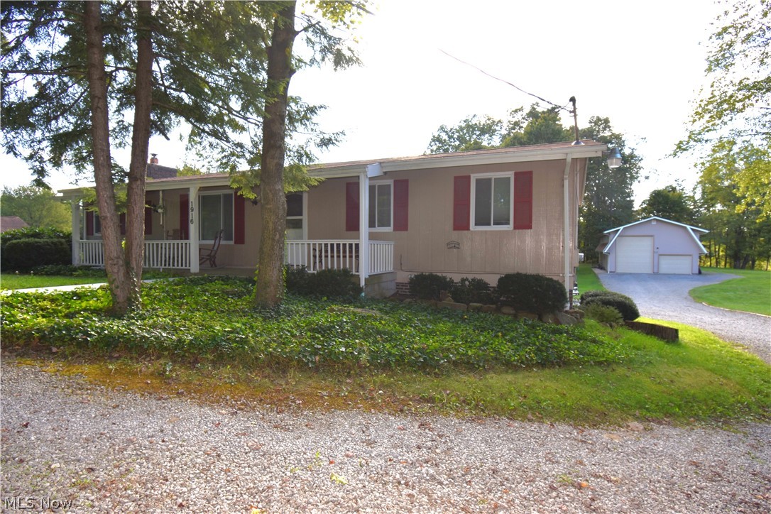 1916 Brookfield Road Hubbard OH 44425